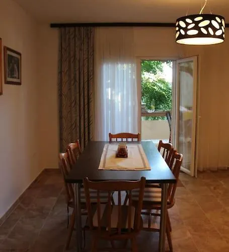 Дом отдыха Leona *